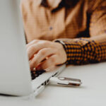 探索筆電死機的潛在原因：從無法開機到主機板故障