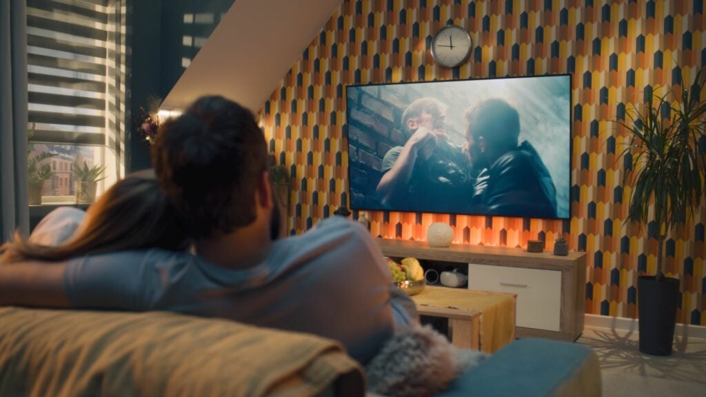 連假宅家追劇 5 大好夥伴，把家變成最 Chill 露天電影院